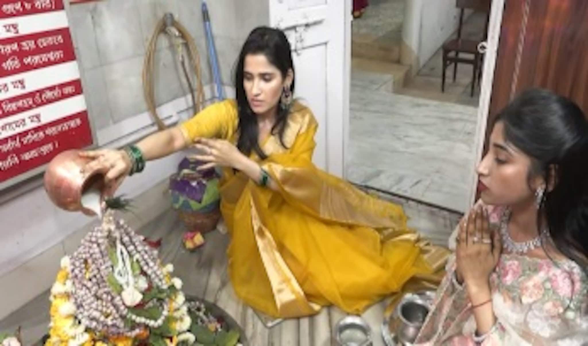 অভিনেত্রী পূজারীণী ঘোষের বাড়িতে শিবরাত্রির পুজো