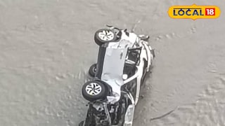 নিয়ন্ত্রণ হারিয়ে খাদে পড়েছে গাড়ি