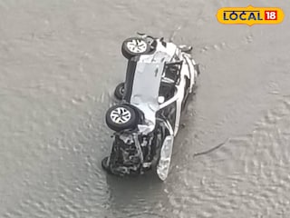 নিয়ন্ত্রণ হারিয়ে খাদে পড়েছে গাড়ি নিয়ন্ত্রণ হারিয়ে খাদে পড়েছে গাড়ি