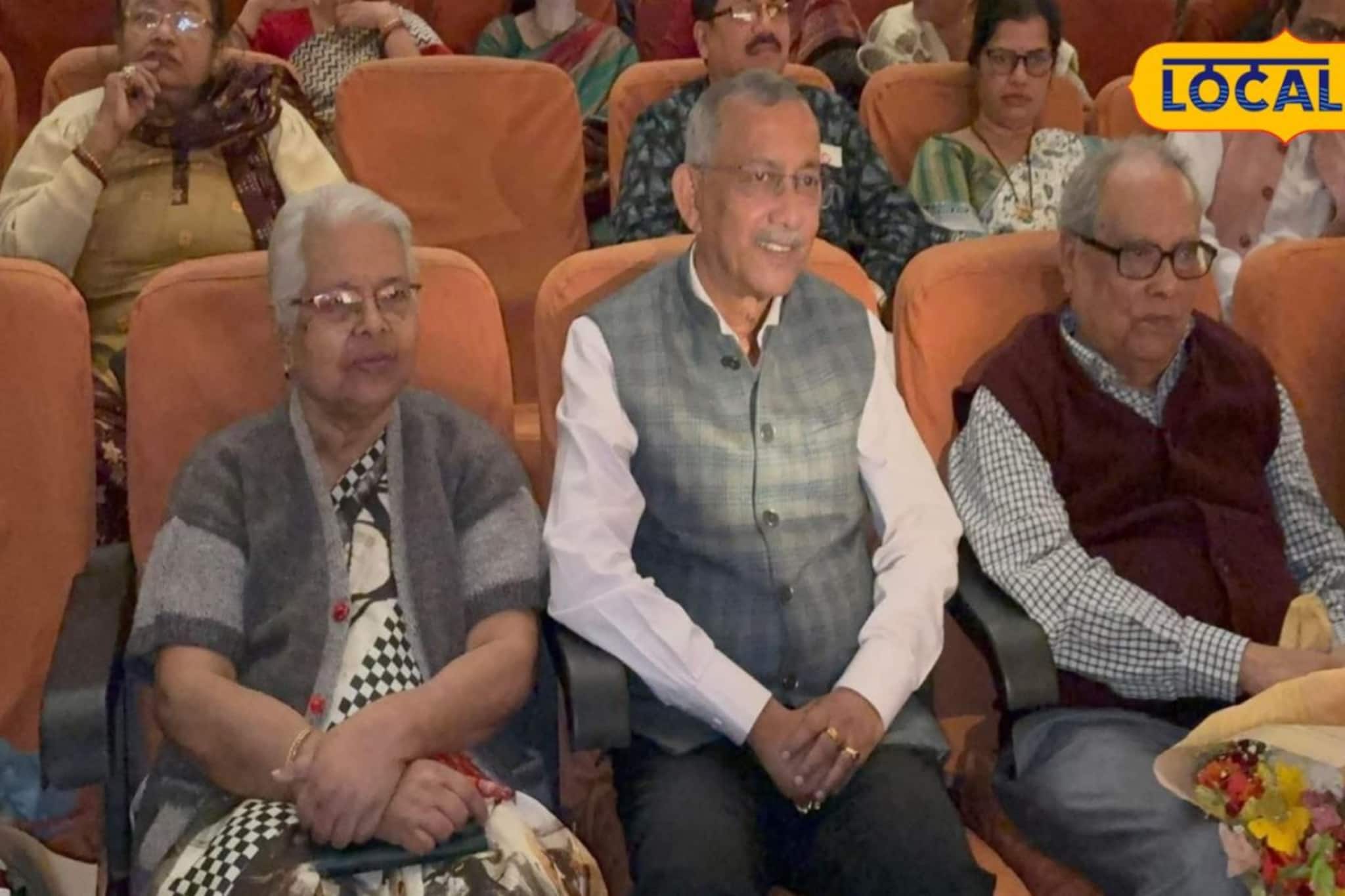 রাজনৈতিক কাদা ছোঁড়াছুঁড়ির বাজারে মন ভাল করা ছবি! শিলিগুড়ির এক মঞ্চে তিন দলের মুখ রাজনৈতিক কাদা ছোঁড়াছুঁড়ির বাজারে মন ভাল করা ছবি! শিলিগুড়ির এক মঞ্চে তিন দলের মুখ