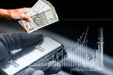 Silver Price Fall: রুপোর দাম ৫,০০০ টাকা কমেছে, আজকের রুপোর শহরভিত্তিক দাম এবং সামনের বিপজ্জনক লক্ষণগুলি জেনে নিন