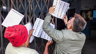 চূড়ান্ত ভোটার তালিকা আপলোড করা হবে জাতীয় নির্বাচন কমিশনের ওয়েবসাইট eci.gov.in-এ। সেখানে গিয়ে ‘Electoral Roll’ বা সংশ্লিষ্ট বিভাগে ক্লিক করে নাম ও EPIC নম্বর দিয়ে খোঁজ করা যাবে। পাশাপাশি রাজ্যের মুখ্য নির্বাচনী আধিকারিকের দপ্তরের ওয়েবসাইট ceowestbengal.wb.gov.in-এও পাওয়া যাবে তালিকা।