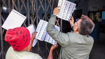 ভোটার তালিকায় নামের পাশে 'অ্যাডজুডিকেশন' লেখা থাকলে ভোট দিতে পারবেন না! কতদিন? ভোটার তালিকায় নামের পাশে 'অ্যাডজুডিকেশন' লেখা থাকলে ভোট দিতে পারবেন না! কতদিন?