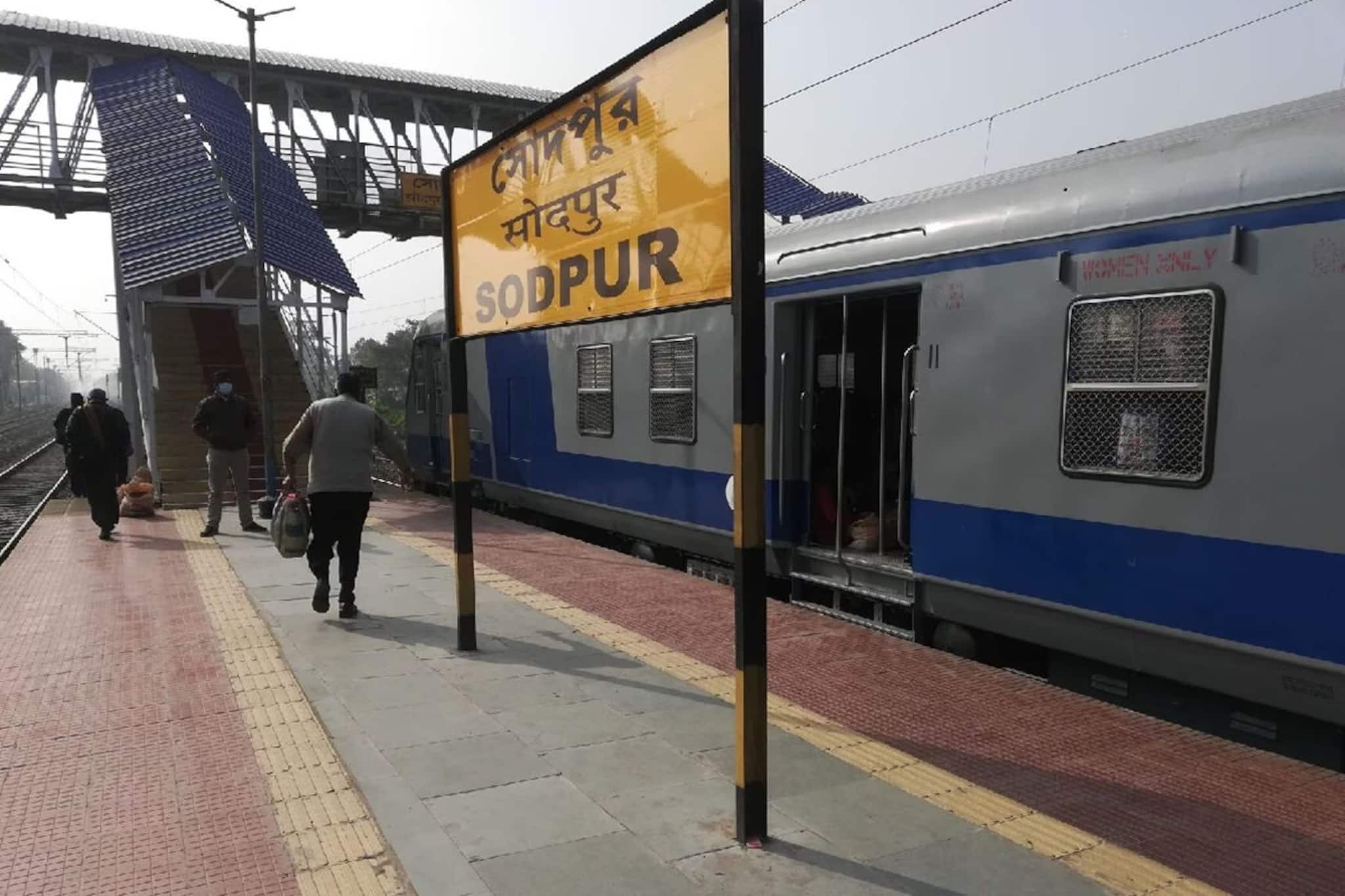 সোদপুর স্টেশনের ১ নম্বর প্ল্যাটফর্মে পড়েছিল ব্যাগ! জিআরপি তা থেকে যা পেল...আঁতকে উঠবেন!