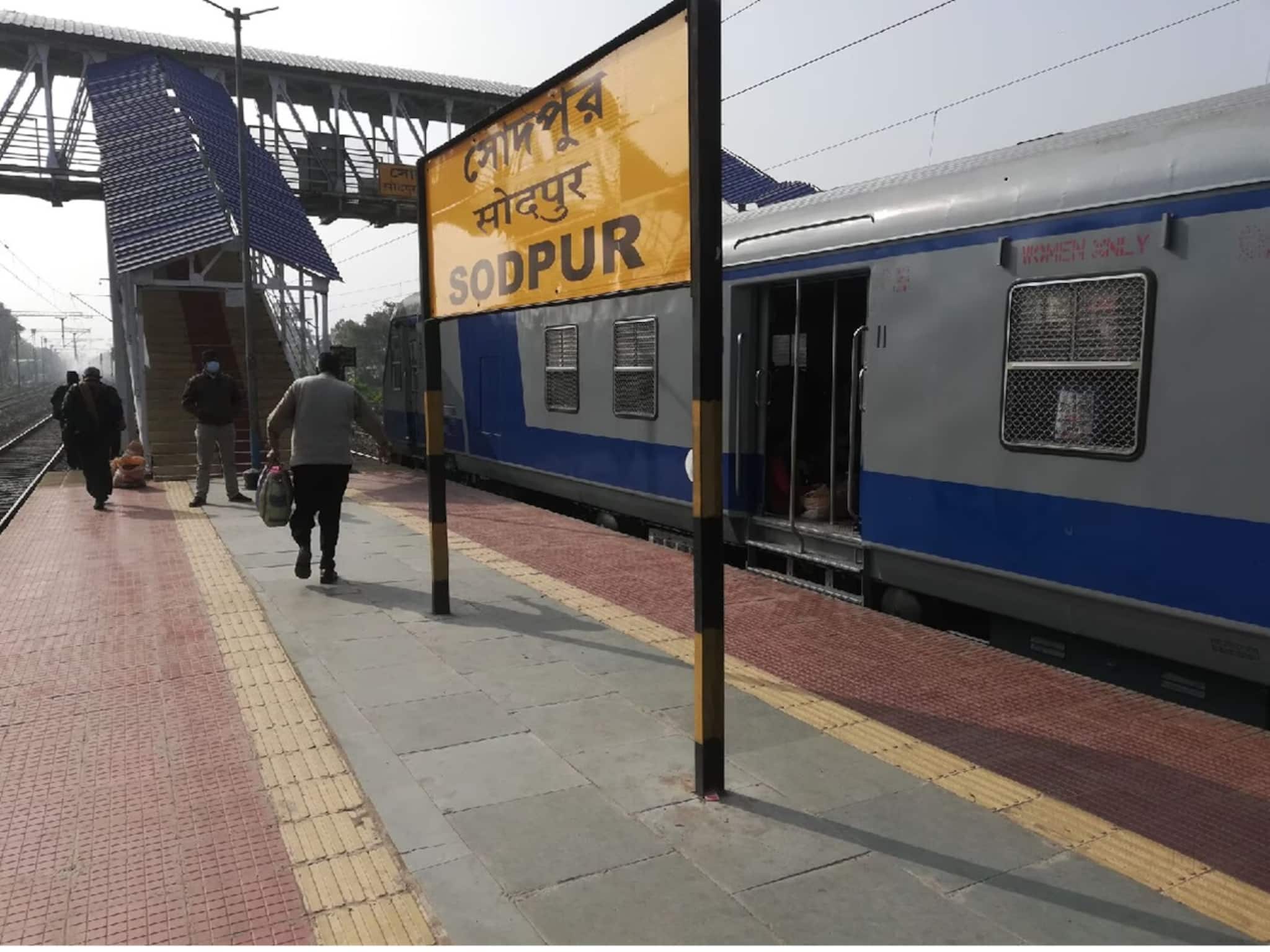 সোদপুর স্টেশনের ১ নম্বর প্ল্যাটফর্মে পড়েছিল ব্যাগ! জিআরপি তা থেকে যা পেল...আঁতকে উঠবেন!