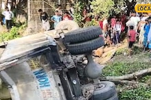 South 24 Parganas News: দাঁড়িয়ে থাকা ডাম্পারে বাসের সজোরে ধাক্কা, যমের দুয়ার থেকে ফিরলেন যাত্রীরা! আহত ১২