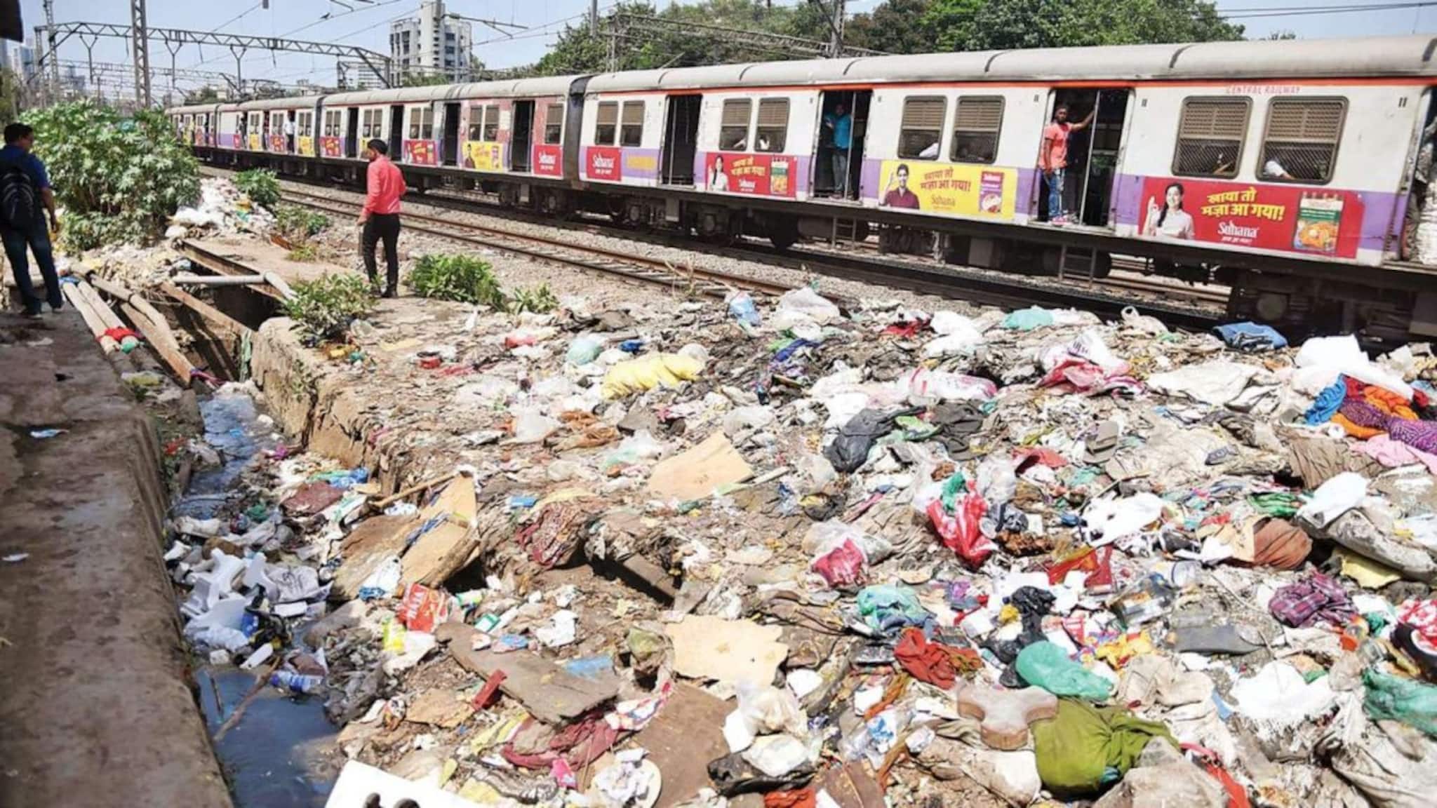 শুকনো পাতা, প্লাস্টিকের বর্জ্য, জ্বলন্ত সিগারেটের বাট, লাইনের কাছে 'আগুন' নয়, প্রচারে রেলের শিয়ালদহ বিভাগ