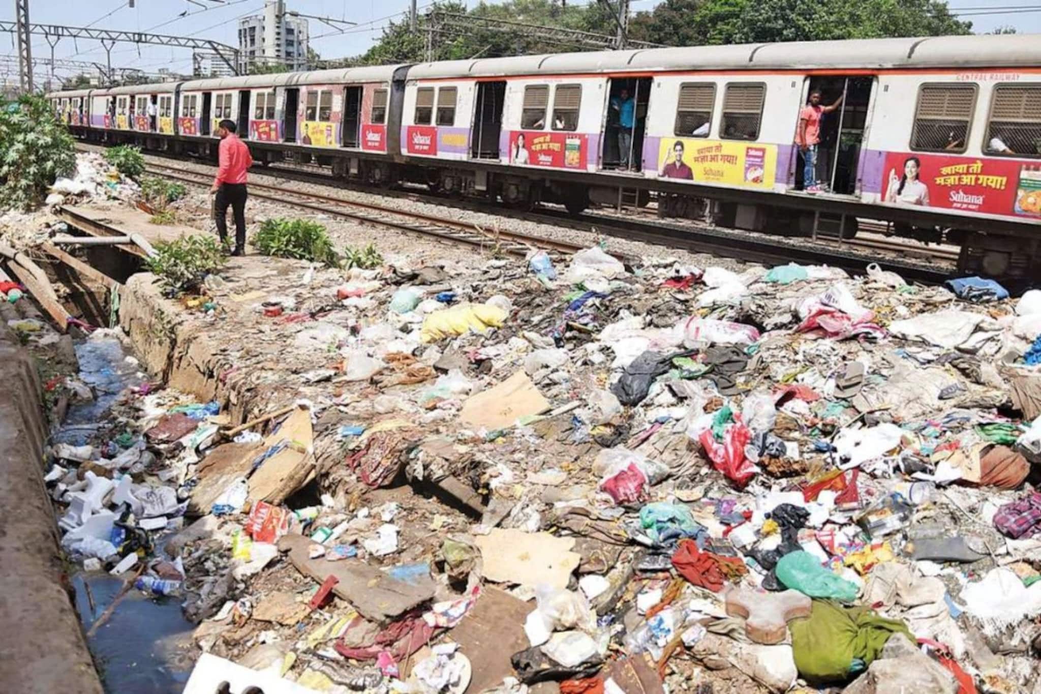 শুকনো পাতা, প্লাস্টিকের বর্জ্য, জ্বলন্ত সিগারেটের বাট, লাইনের কাছে 'আগুন' নয়, প্রচারে রেল! শুকনো পাতা, প্লাস্টিকের বর্জ্য, জ্বলন্ত সিগারেটের বাট, লাইনের কাছে 'আগুন' নয়, প্রচারে রেল!