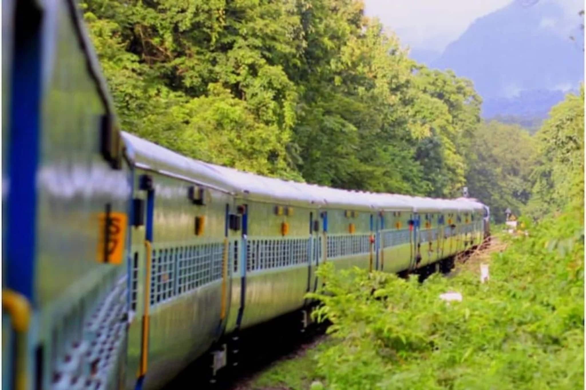 যাতায়াত ব্যবস্থাকে নতুন করে সাজাতে বহুমুখী কৌশল, ভোটের বাংলায় 'ট্রেন অন ডিমান্ড'