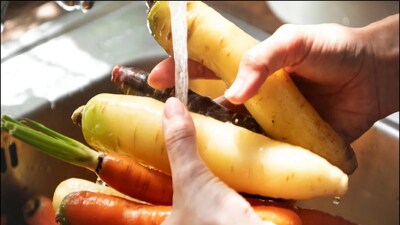 Beyond Water: Special Solutions for Germ-Free Fruits & Veggies