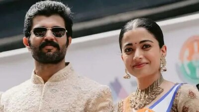 সবাই কেবল একটি জিনিস জানতে আগ্রহী, বিজয় দেবেরকোন্ডা এবং রশ্মিকা মান্দান্না কি অবশেষে বিয়ে করছেন? যদিও দুজনেই তাঁদের বিয়ের গুজব নিশ্চিত বা অস্বীকার করেননি, বেশ কয়েকটি মিডিয়া রিপোর্ট দাবি করেছে যে এই দুই তারকা ২৬ ফেব্রুয়ারি গাঁটছড়া বাঁধতে পারেন।