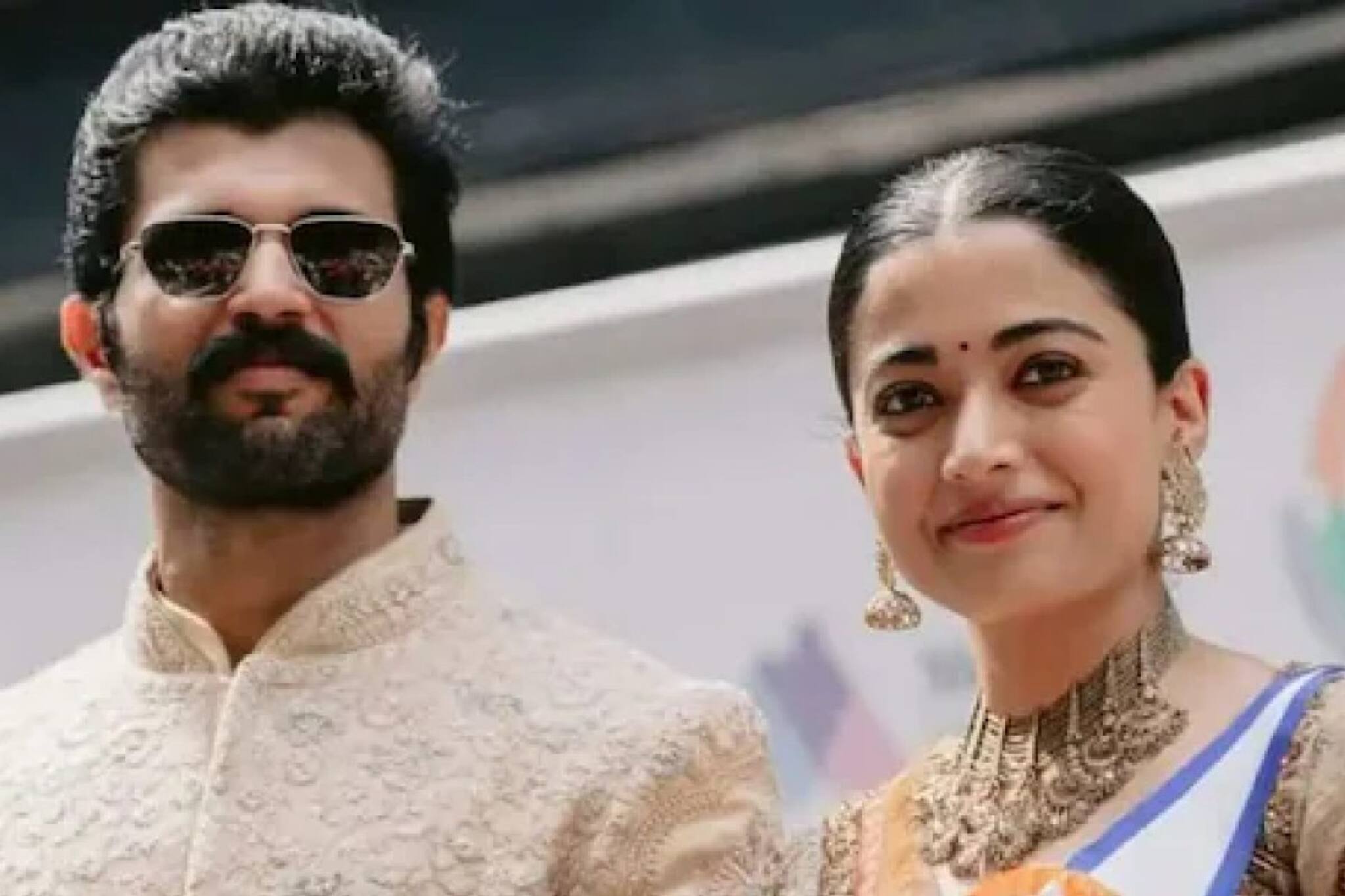 'গোপন কথাটি রবে না গোপনে', বিজয়-রশ্মিকার গায়ে হলুদ-মেহেন্দি-বিয়ে-রিসেপশনের দিন প্রকাশ্যে!