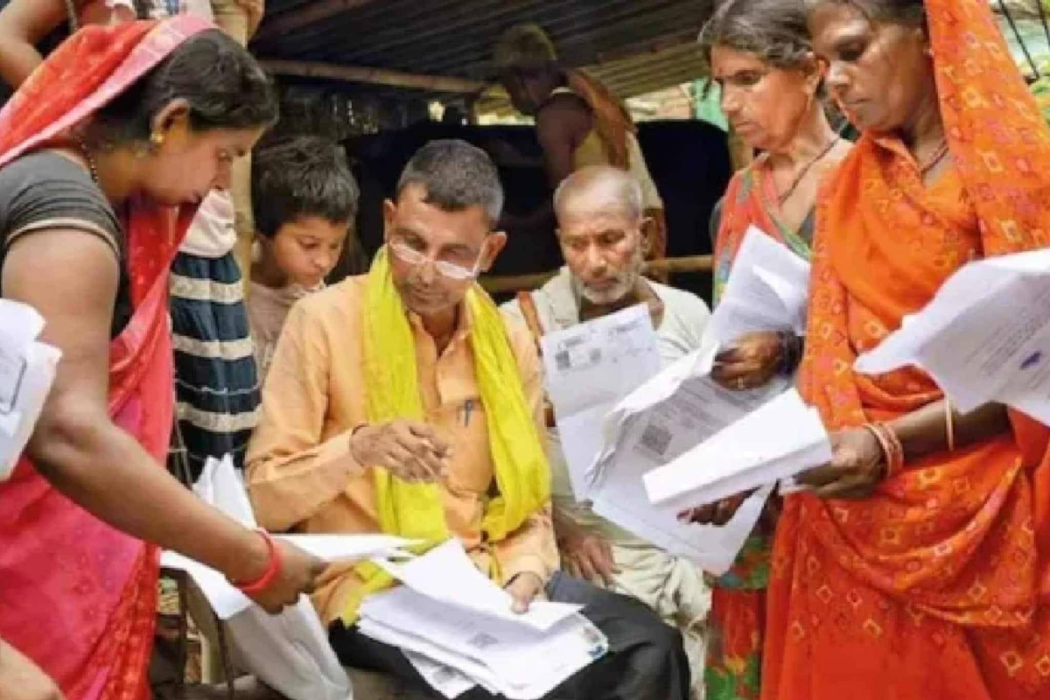 নাম ওঠেনি, ভেবে মাথায় হাত! চিন্তা নেই কী করতে হবে জানাল নির্বাচন কমিশন, ভিডিও নাম ওঠেনি, ভেবে মাথায় হাত! চিন্তা নেই কী করতে হবে জানাল নির্বাচন কমিশন, ভিডিও