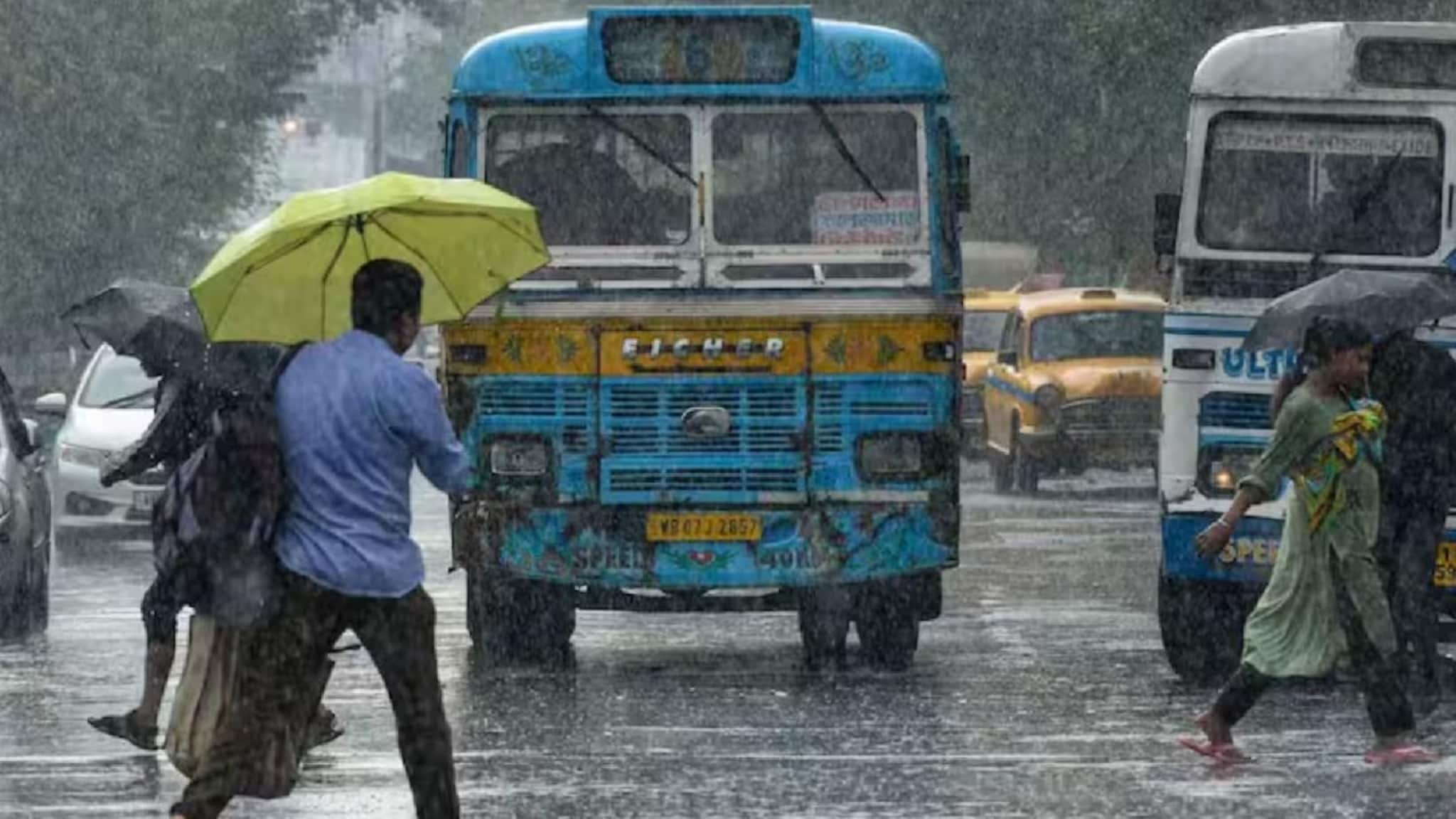Weather Update: শীতের শেষে ১৮০ ডিগ্রি ঘুরে গেল আবহাওয়া! রাজ্যের একাধিক জেলায় দুদিন ধরে বৃষ্টি, দেখুন ভিডিও