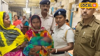 ট্রেন তখন ছুটছে গন্তব্যের দিকে, ঠিক তখনই শুরু হল প্রসব বেদনা। আতঙ্কিত প্রসূতির সাহায্যে এগিয়ে এলেন সহযাত্রীরা। জন্ম নিল ফুটফুটে এক শিশু। ট্রেন তখন ছুটছে গন্তব্যের দিকে, ঠিক তখনই শুরু হল প্রসব বেদনা। আতঙ্কিত প্রসূতির সাহায্যে এগিয়ে এলেন সহযাত্রীরা। জন্ম নিল ফুটফুটে এক শিশু।