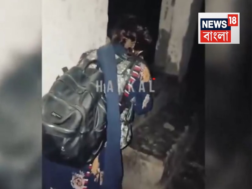 পরনে লাল আর নীল রঙের সালোয়ার৷ গলায় জড়ানো ওড়না৷ আর পাঁচটা মেয়ের মতোই৷ হাসিখুশি৷ কিন্তু, হাওয়া বালোচের হাতে রয়েছে রাইফেল৷ এক বার একবার ওপাশে থাকা শত্রু পাক সেনার উদ্দেশ্যে গুলি ছুঁড়ছে৷ ফের পাশে থাকা লোকজনের সঙ্গে কথা বলছে৷ হাসছে৷ বিষয়টা যেন দারুণ সহজ৷ মা-বোন-মাটির জন্য প্রাণ দেওয়া যেন এতটাই সোজা৷ পরনে লাল আর নীল রঙের সালোয়ার৷ গলায় জড়ানো ওড়না৷ আর পাঁচটা মেয়ের মতোই৷ হাসিখুশি৷ কিন্তু, হাওয়া বালোচের হাতে রয়েছে রাইফেল৷ এক বার একবার ওপাশে থাকা শত্রু পাক সেনার উদ্দেশ্যে গুলি ছুঁড়ছে৷ ফের পাশে থাকা লোকজনের সঙ্গে কথা বলছে৷ হাসছে৷ বিষয়টা যেন দারুণ সহজ৷ মা-বোন-মাটির জন্য প্রাণ দেওয়া যেন এতটাই সোজা৷