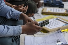 'ব্লাড রিলেশন সার্টিফিকেট'! SIR নথিতে এ কোন ডকুমেন্ট! তাজ্জব সকলে