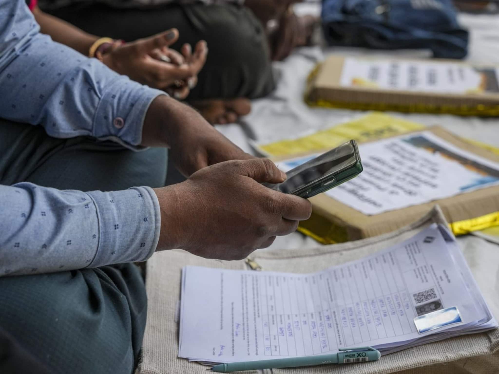 'ব্লাড রিলেশন সার্টিফিকেট'! SIR নথিতে এ কোন ডকুমেন্ট! তাজ্জব সকলে