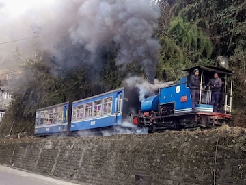 দার্জিলিঙের মেয়ে...তৈরি করলেন ইতিহাস! পাহাড়ি পাকদণ্ডীতে পাহাড়ের মেয়ের জয়জয়কার দার্জিলিঙের মেয়ে...তৈরি করলেন ইতিহাস! পাহাড়ি পাকদণ্ডীতে পাহাড়ের মেয়ের জয়জয়কার