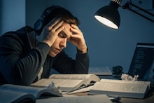 গান শুনতে শুনতে পড়াশোনা করলে কি সত্যিই পরীক্ষায় বেশি ভাল 'রেজাল্ট' হয়? গবেষণায় চমকপ্রদ তথ্য!