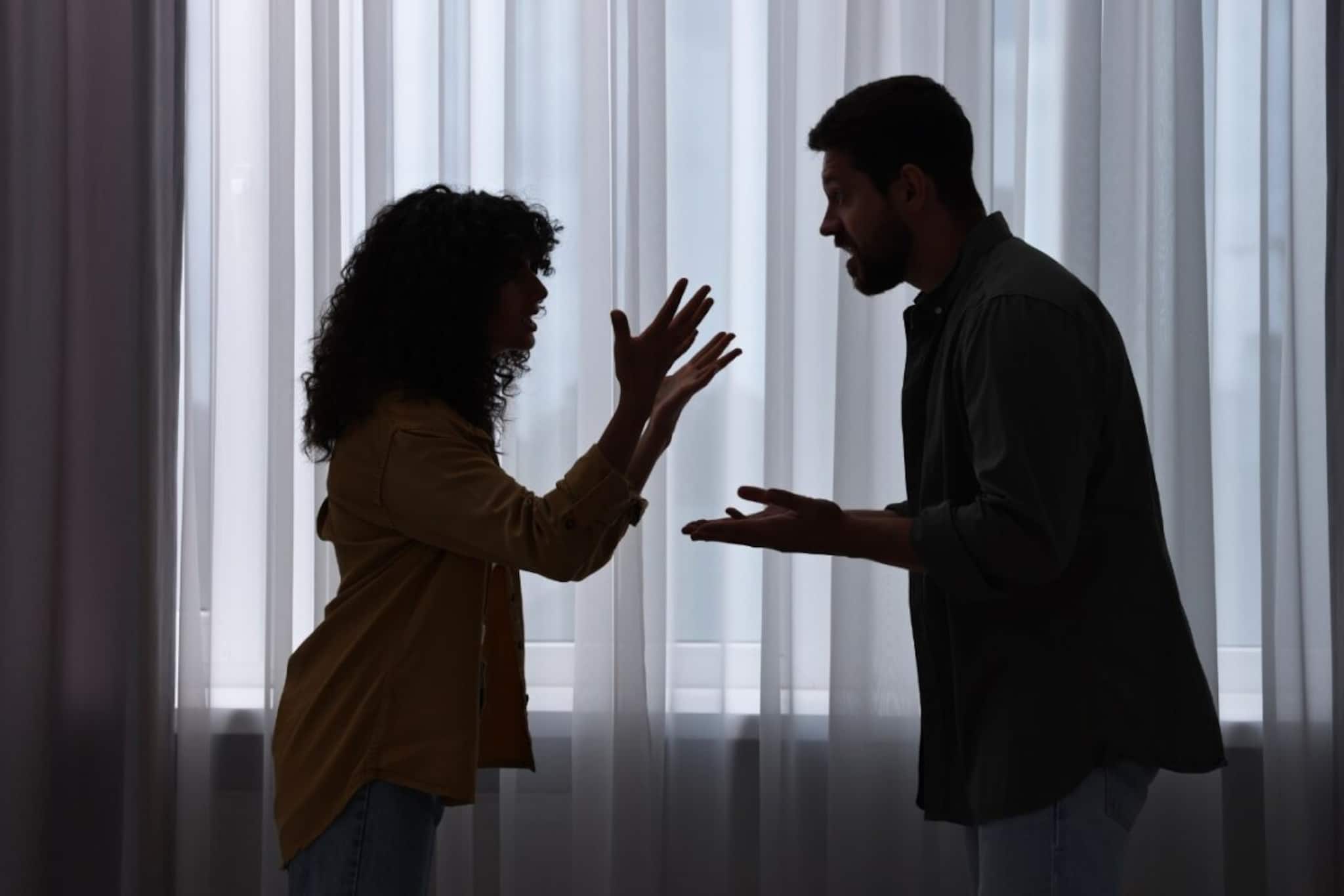 মানুষ কেন তার কাছেই ধেয়ে যায়, যে তাকে সবচেয়ে বেশি আঘাত করেছে? কারণ জানাল মনস্তত্ত্ব