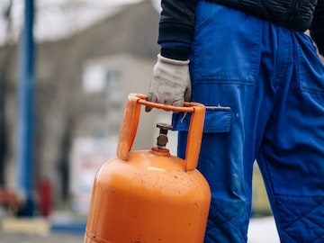 হুড়মুড়িয়ে বাড়ছে সিলিন্ডারের দাম! রান্নাঘরের ৬ কৌশল শিখুন, ৩০ দিনের গ্যাস চলবে ৪৫-৫০ দিন
