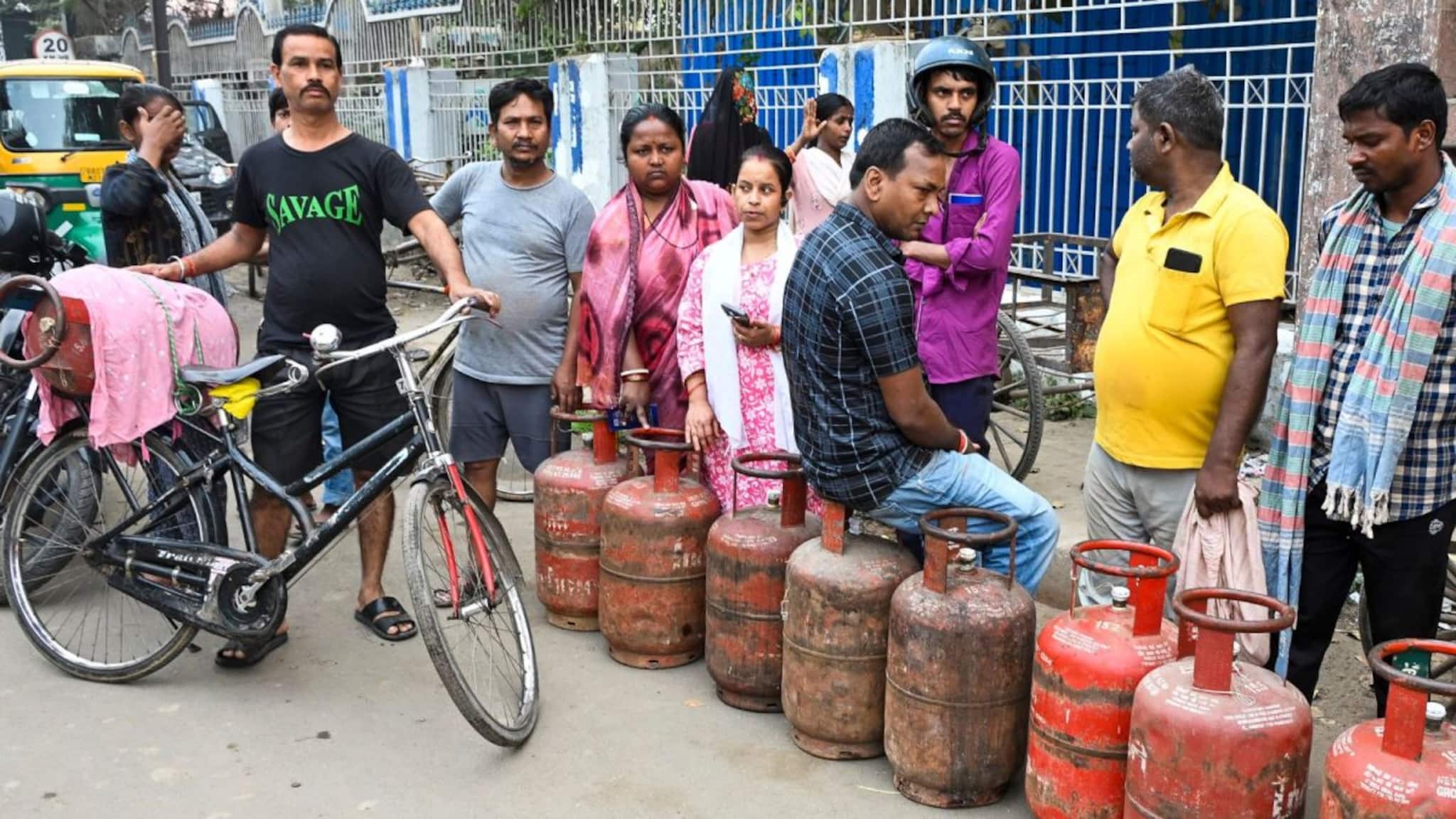LPG Cylinder Booking: গ্রামীণ এলাকায় LPG বুকিং ৪৫ দিন, শহরে ২৫ দিন! বদলে যাওয়া নিয়ম কী? জেনে নিন