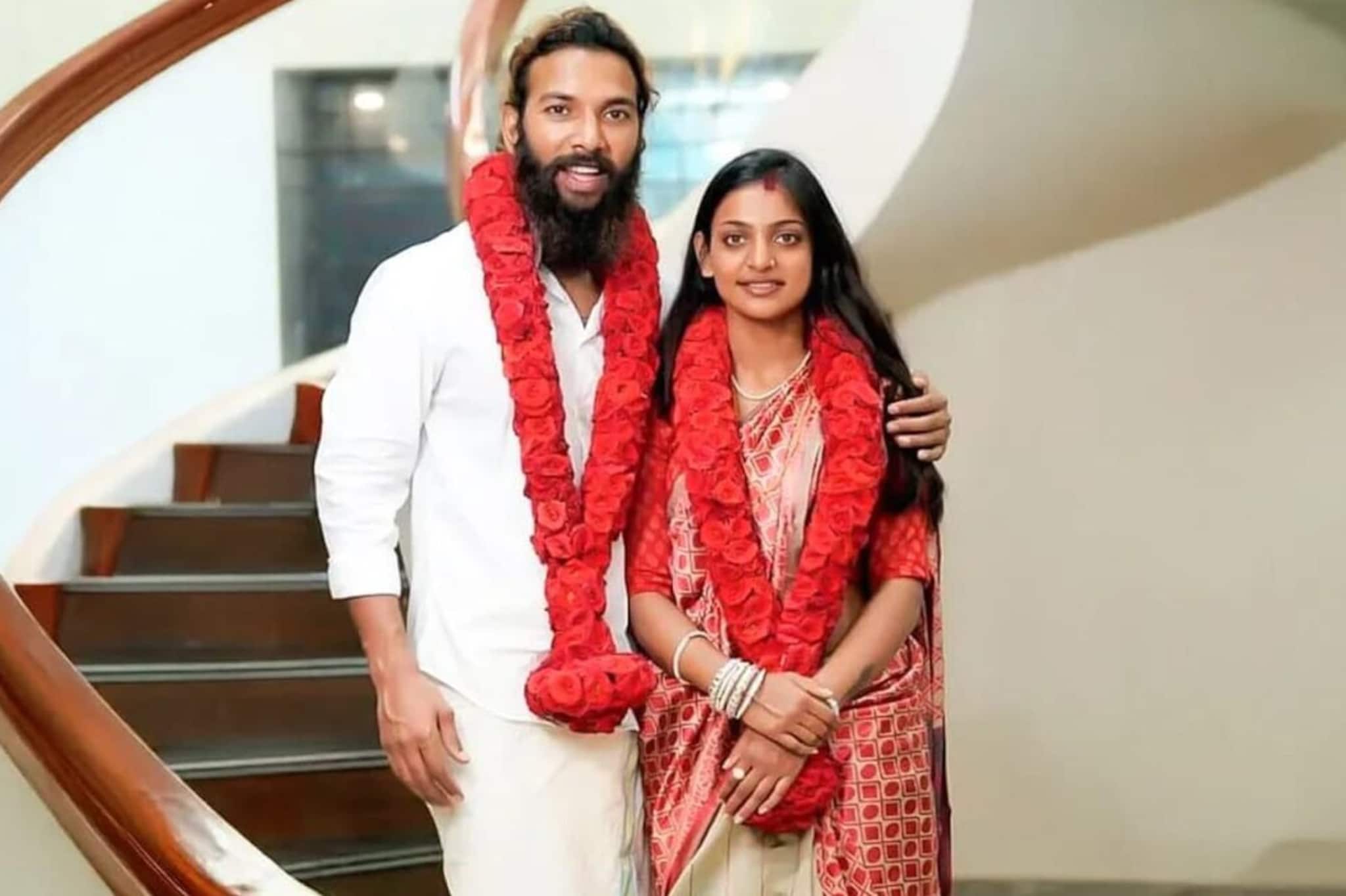 ‘I Am 18, It Is Not Love Jihad…’ Viral Mahakumbh Girl Monalisa On Marrying Farman Khan