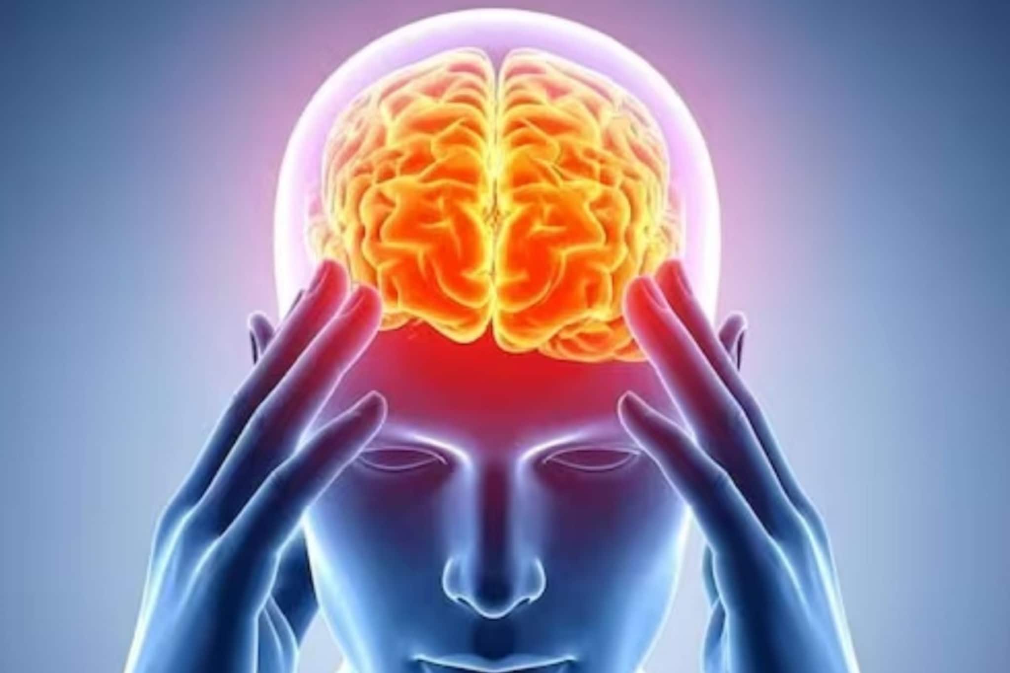 মাইগ্রেনের অসহ্য যন্ত্রণা ৭ দিনে গায়েব! মাথার তালুতে ম্যাসাজ করুন এই বিশেষ তেল... উপকার অনিবার্য