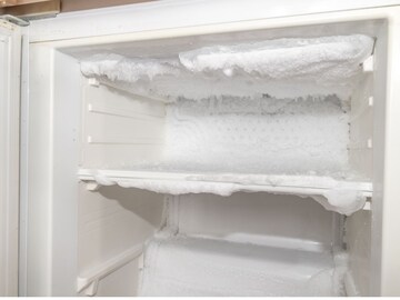 ডিপ ফ্রিজে বরফ জমে পাহাড়! ১-২ ঘণ্টার ডিফ্রস্ট দরকার নেই, ১০ মিনিটেই গলে জল! বিনা পয়সার কৌশলে মুশকিল আসান, জানুন