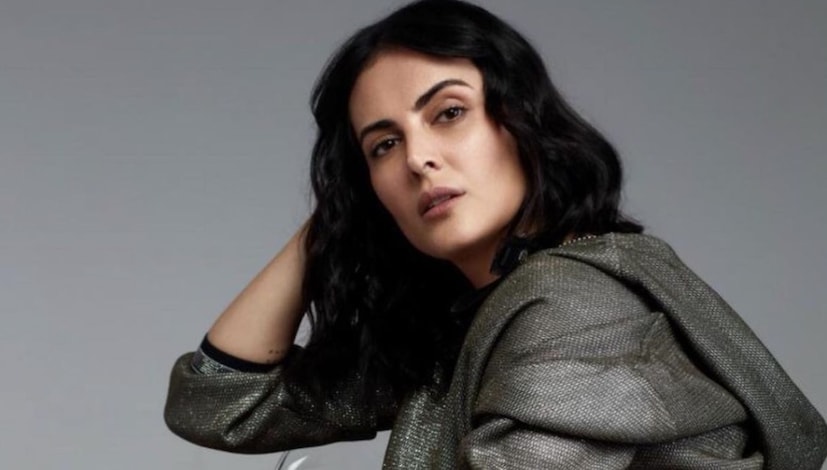 ইরানের পরিবর্তিত পরিস্থিতি এবং সর্বোচ্চ নেতা আলি খামেনেই মৃত্যুর খবরের পর বিশ্বব্যাপী প্রতিক্রিয়া অব্যাহত। এদিকে, ইরানি বংশোদ্ভূত অভিনেত্রী মন্দানা করিমি এমন একটি বিবৃতি দিয়েছেন যা নিয়ে আলোচনা চলছে। বহু বছর ধরে ভারতে বসবাসকারী মন্দানার মন ভেঙেছে৷ ইরানি শাসনব্যবস্থাকে মধ্যপ্রাচ্যের ক্যানসার বলে অভিহিত করেছেন তিনি। ইরানের পরিবর্তিত পরিস্থিতি এবং সর্বোচ্চ নেতা আলি খামেনেই মৃত্যুর খবরের পর বিশ্বব্যাপী প্রতিক্রিয়া অব্যাহত। এদিকে, ইরানি বংশোদ্ভূত অভিনেত্রী মন্দানা করিমি এমন একটি বিবৃতি দিয়েছেন যা নিয়ে আলোচনা চলছে। বহু বছর ধরে ভারতে বসবাসকারী মন্দানার মন ভেঙেছে৷ ইরানি শাসনব্যবস্থাকে মধ্যপ্রাচ্যের ক্যানসার বলে অভিহিত করেছেন তিনি।