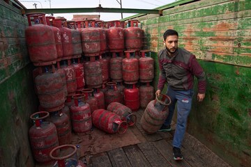 এলপিজি গ্যাস বুকিং: কেন্দ্র যা বলছে, গ্রাহকদের জন্য এটি একটি বড় ধাক্কা