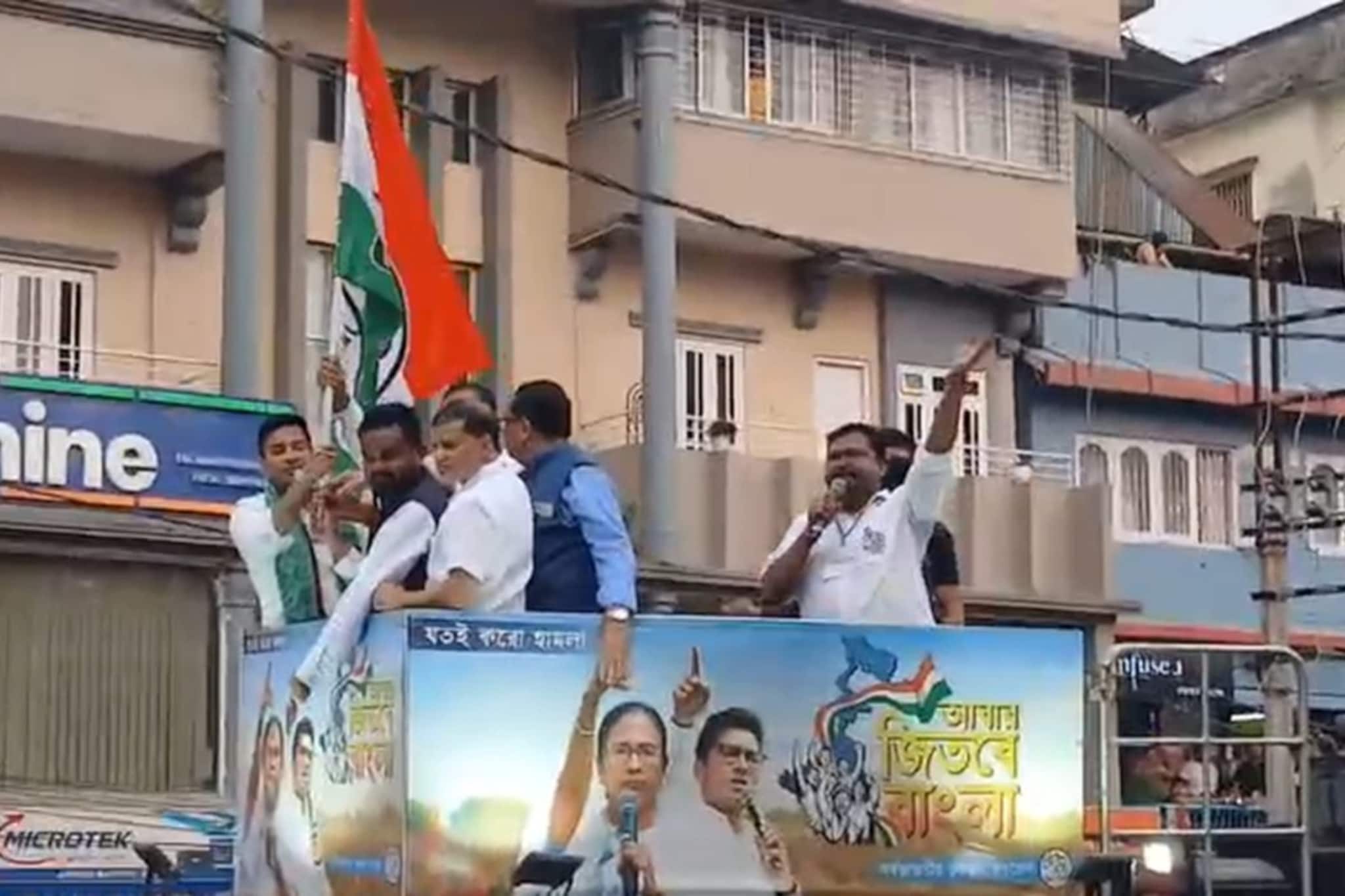 তিন বারের বিধায়ক, অভিষেকের হাত ধরে ফিরে এলেন তৃণমূলে! আলিপুরদুয়ারে বদলে যাবে ভোটের অঙ্ক? তিন বারের বিধায়ক, অভিষেকের হাত ধরে ফিরে এলেন তৃণমূলে! আলিপুরদুয়ারে বদলে যাবে ভোটের অঙ্ক?