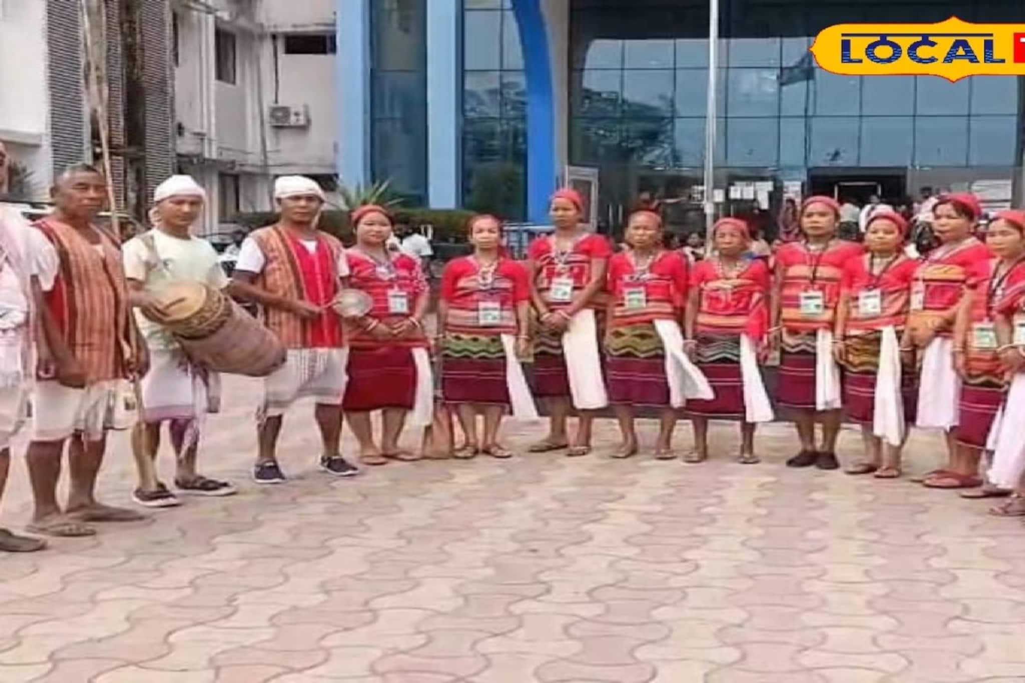 গানে গানে ভোটদানের গুরুত্ব! প্রত্যন্তের ভোটারদের বুথে আনতে দৃষ্টান্ত আলিপুরদুয়ারে গানে গানে ভোটদানের গুরুত্ব! প্রত্যন্তের ভোটারদের বুথে আনতে দৃষ্টান্ত আলিপুরদুয়ারে