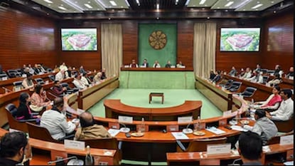 সর্বদলীয় বৈঠকে জ্বালানি নিয়ে আশ্বস্ত করল কেন্দ্র৷ সর্বদলীয় বৈঠকে জ্বালানি নিয়ে আশ্বস্ত করল কেন্দ্র৷