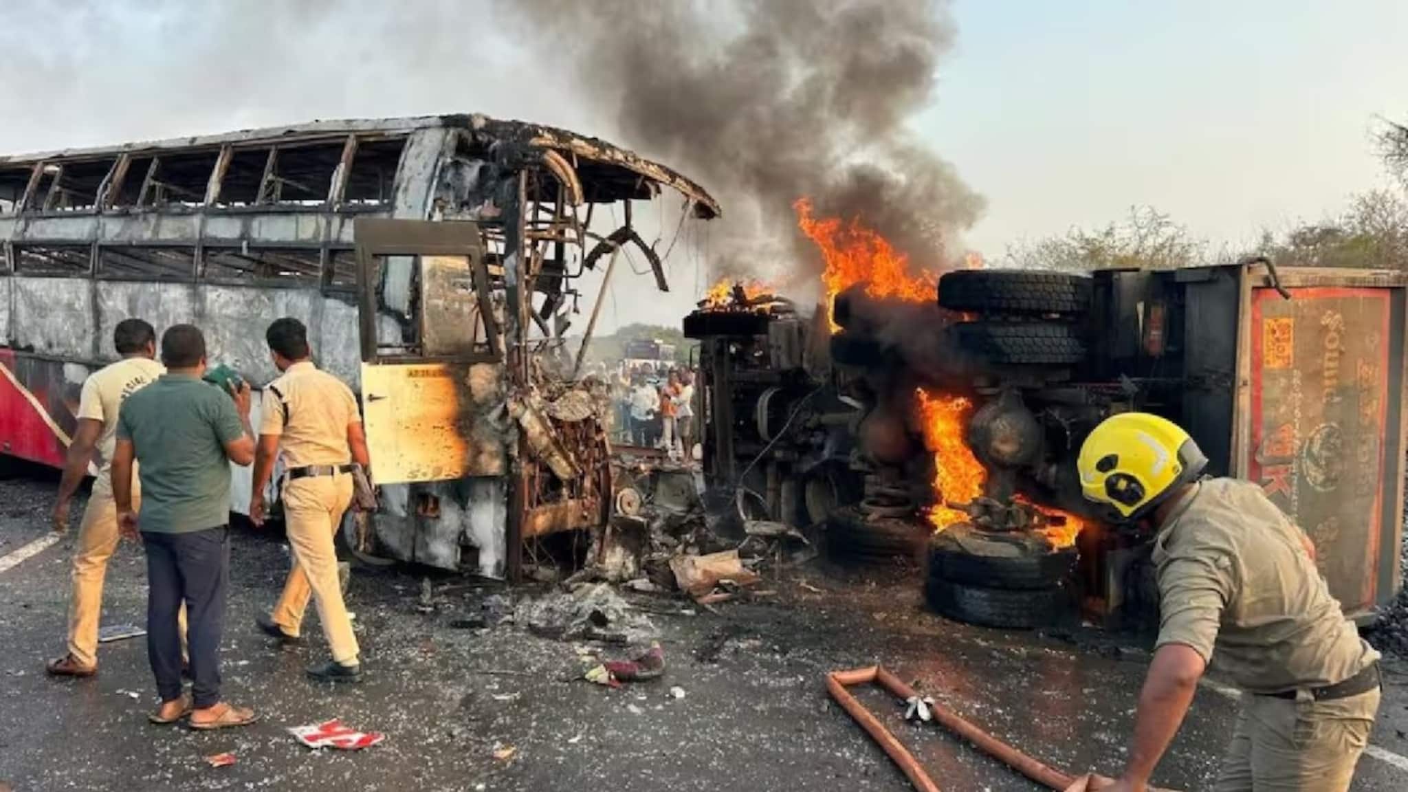 Andhra Pradesh Accident: অন্ধ্রপ্রদেশে বাস ও লরির মুখোমুখি সংঘর্ষ, দাউদাউ করে জ্বলে উঠল গোটা বাস, আগুনে জীবন্ত ঝলসে মৃত্যু অন্তত ১০ যাত্রীর, আহত অনেকে
