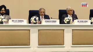 পশ্চিমবঙ্গ ছাড়াও অসম, তামিলনাড়ু, কেরল এবং পুদুচেরির ভোটের নির্ঘণ্ট রবিবার ঘোষণা করে কমিশন। কিছু দিন আগেই কমিশনের ফুল বেঞ্চ কলকাতা থেকে ঘুরে গিয়েছে। বৈঠকে সব দলই কম দফায় ভোটের আবেদন জানিয়েছিল। আগের চেয়ে এ বার ভোটের দফা অনেকটাই কমিয়ে দেওয়া হয়। পশ্চিমবঙ্গে ভোটার তালিকার বিশেষ সংশোধনের প্রক্রিয়া এখনও শেষ হয়নি। কয়েক লক্ষ নাম এখনও বিবেচনাধীন হিসাবে রয়েছে। এখনও অতিরিক্ত কোনও তালিকা প্রকাশিত হয়নি। ২৮ ফেব্রুয়ারি পর্যন্ত রাজ্যে বিবেচনাধীন ছিলেন ৬০ লক্ষ ৬ হাজার ৬৭৫ জন ভোটার। পশ্চিমবঙ্গ ছাড়াও অসম, তামিলনাড়ু, কেরল এবং পুদুচেরির ভোটের নির্ঘণ্ট রবিবার ঘোষণা করে কমিশন। কিছু দিন আগেই কমিশনের ফুল বেঞ্চ কলকাতা থেকে ঘুরে গিয়েছে। বৈঠকে সব দলই কম দফায় ভোটের আবেদন জানিয়েছিল। আগের চেয়ে এ বার ভোটের দফা অনেকটাই কমিয়ে দেওয়া হয়। পশ্চিমবঙ্গে ভোটার তালিকার বিশেষ সংশোধনের প্রক্রিয়া এখনও শেষ হয়নি। কয়েক লক্ষ নাম এখনও বিবেচনাধীন হিসাবে রয়েছে। এখনও অতিরিক্ত কোনও তালিকা প্রকাশিত হয়নি। ২৮ ফেব্রুয়ারি পর্যন্ত রাজ্যে বিবেচনাধীন ছিলেন ৬০ লক্ষ ৬ হাজার ৬৭৫ জন ভোটার।