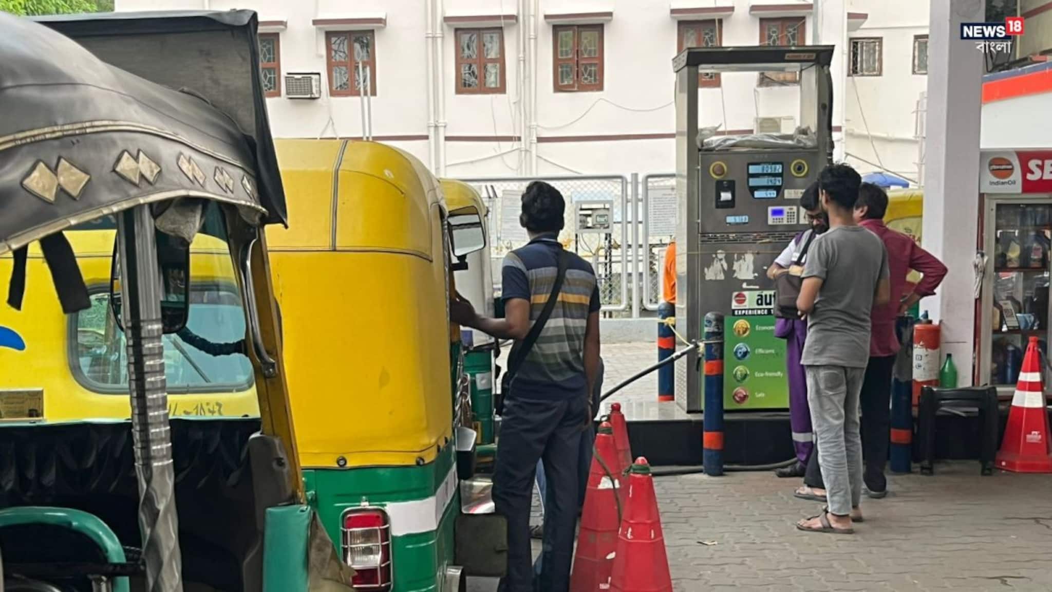 LPG price hike: শুধু রান্নার গ্যাস নয়, সংকটের মধ্যেই বাড়ল অটোর গ্যাসের দাম! বাড়বে অটো ভাড়া? দেখুন ভিডিও