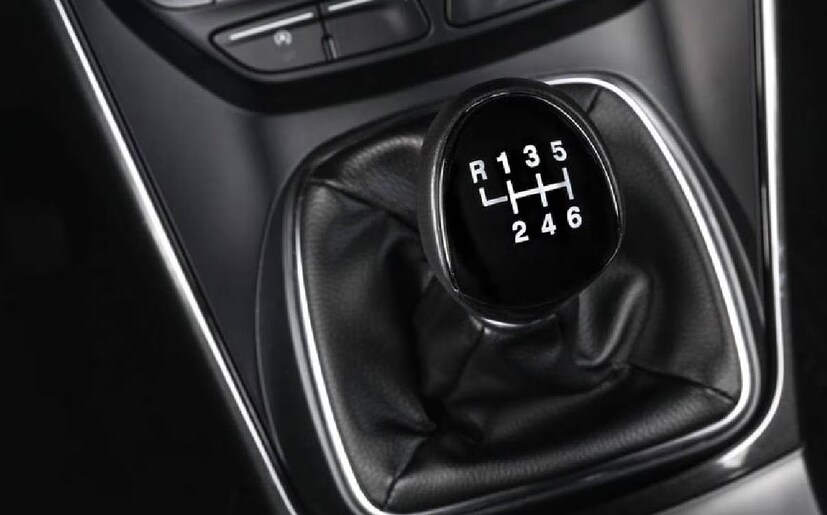 ম্যানুয়াল না কি অটোমেটিক, অফিসে যাতায়াতের জন্য কোন গাড়ি সেরা? এক বছরের হিসেব দেখলেই বুঝবেন