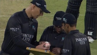 সাদা বল হয়ে গেল গোলাপি! সাদা বল হয়ে গেল গোলাপি!