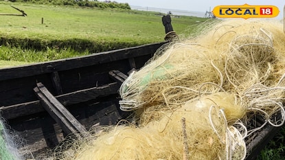 বাংলাদেশি জাহাজে ছিঁড়ল কুলপির মৎস্যজীবীদের মাছ ধরার জাল বাংলাদেশি জাহাজে ছিঁড়ল কুলপির মৎস্যজীবীদের মাছ ধরার জাল