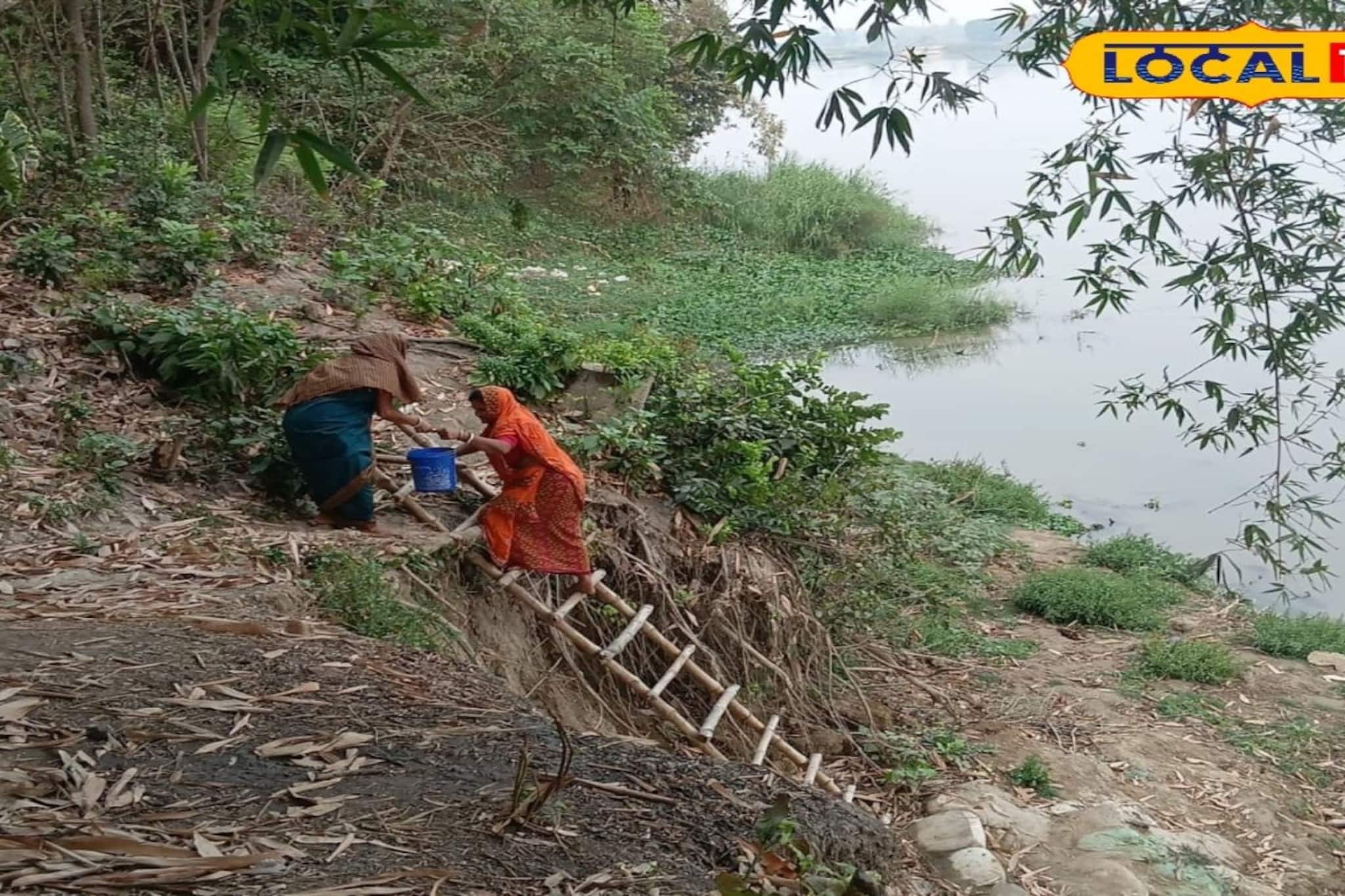 পাঁচ মাস ধরে প্রাণের ঝুঁকি! ৩০ ফুট বাঁশের মই বেয়ে ভাগীরথীতে নামছেন গ্রামবাসী 