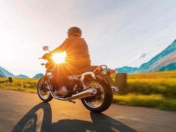 ২০২৮-এর পর কেনা যাবে না পেট্রোল বাইক! দিল্লির নতুন নিয়মে বিপাকে লাখ লাখ মানুষ? ২০২৮-এর পর কেনা যাবে না পেট্রোল বাইক! দিল্লির নতুন নিয়মে বিপাকে লাখ লাখ মানুষ?