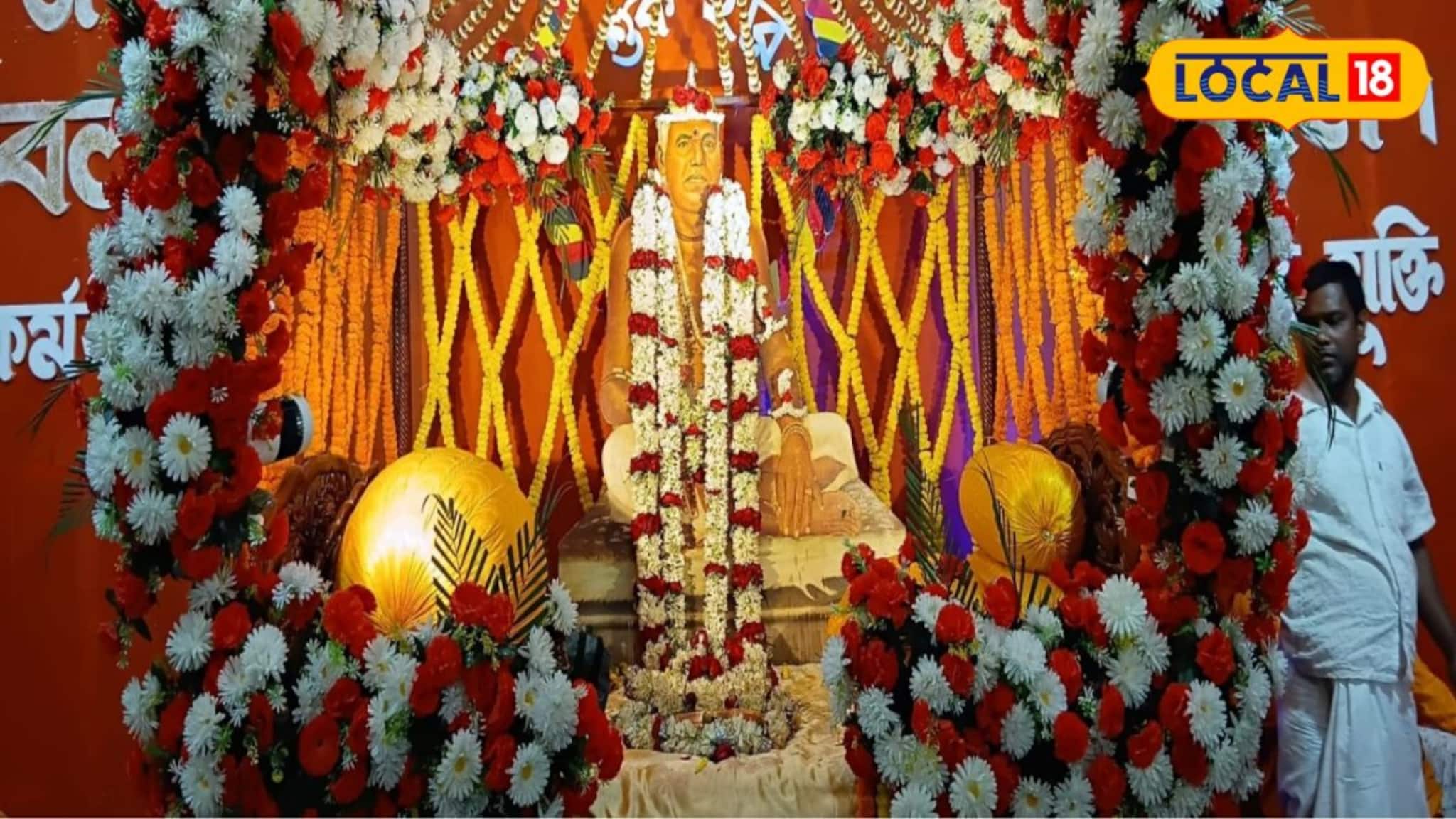 কাঁটাতারের বাধা তুচ্ছ! দোল উৎসবে দুই বাংলার মিলনক্ষেত্র কাটোয়া, পর পর ছবিতে দেখুন