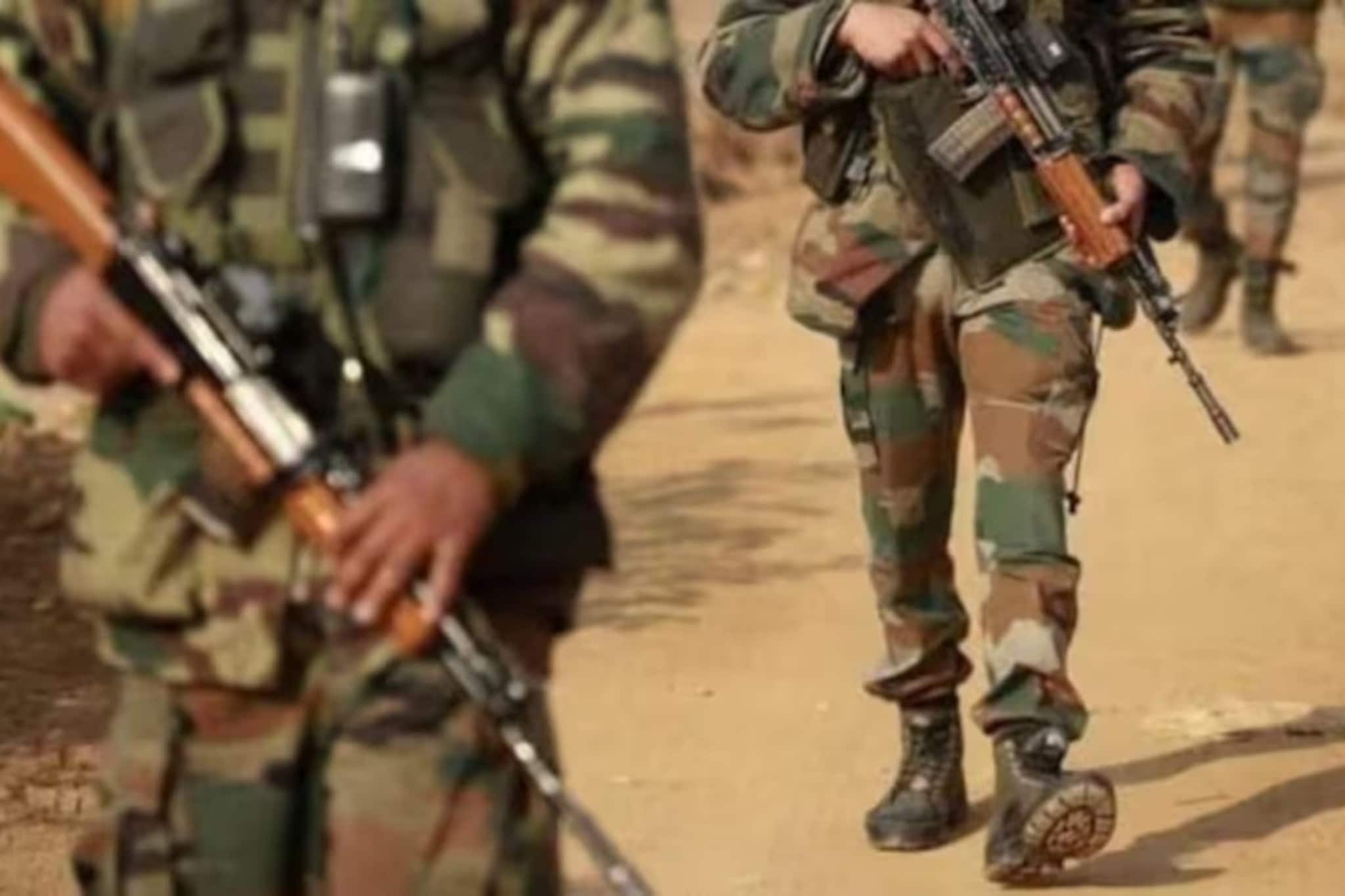 ডিউটিরত অবস্থায় এমন কাজ! ৭ CAPF জওয়ানকে বাংলা থেকে সরিয়ে দিল কমিশন! কী কারণ জানেন? ডিউটিরত অবস্থায় এমন কাজ! ৭ CAPF জওয়ানকে বাংলা থেকে সরিয়ে দিল কমিশন! কী কারণ জানেন?