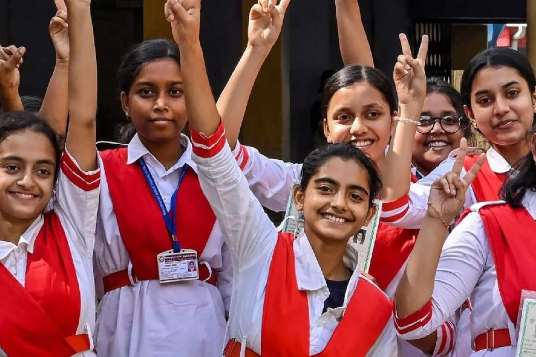 এপ্রিলেই CBSE দশমের ফল? জানুন সম্ভাব্য তারিখ, কোথায় ও কী ভাবে দেখবেন রেজাল্ট? এপ্রিলেই CBSE দশমের ফল? জানুন সম্ভাব্য তারিখ, কোথায় ও কী ভাবে দেখবেন রেজাল্ট?