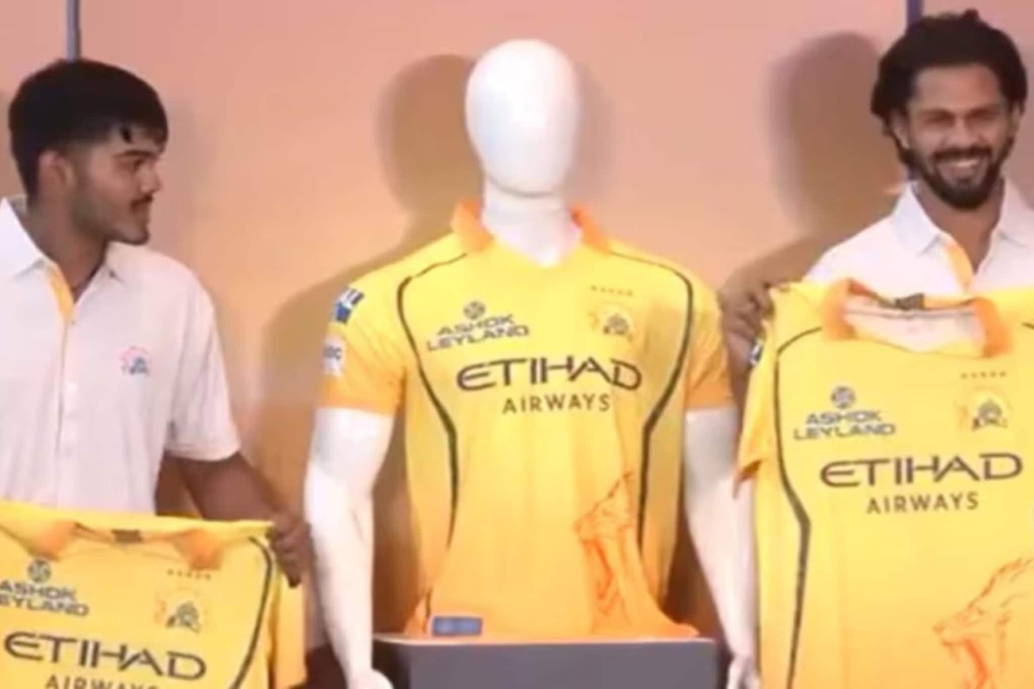 নতুন মরশুমে নতুন স্টাইল! আইপিএল ২০২৬-এর জার্সি উন্মোচন করল চেন্নাই সুপার কিংস