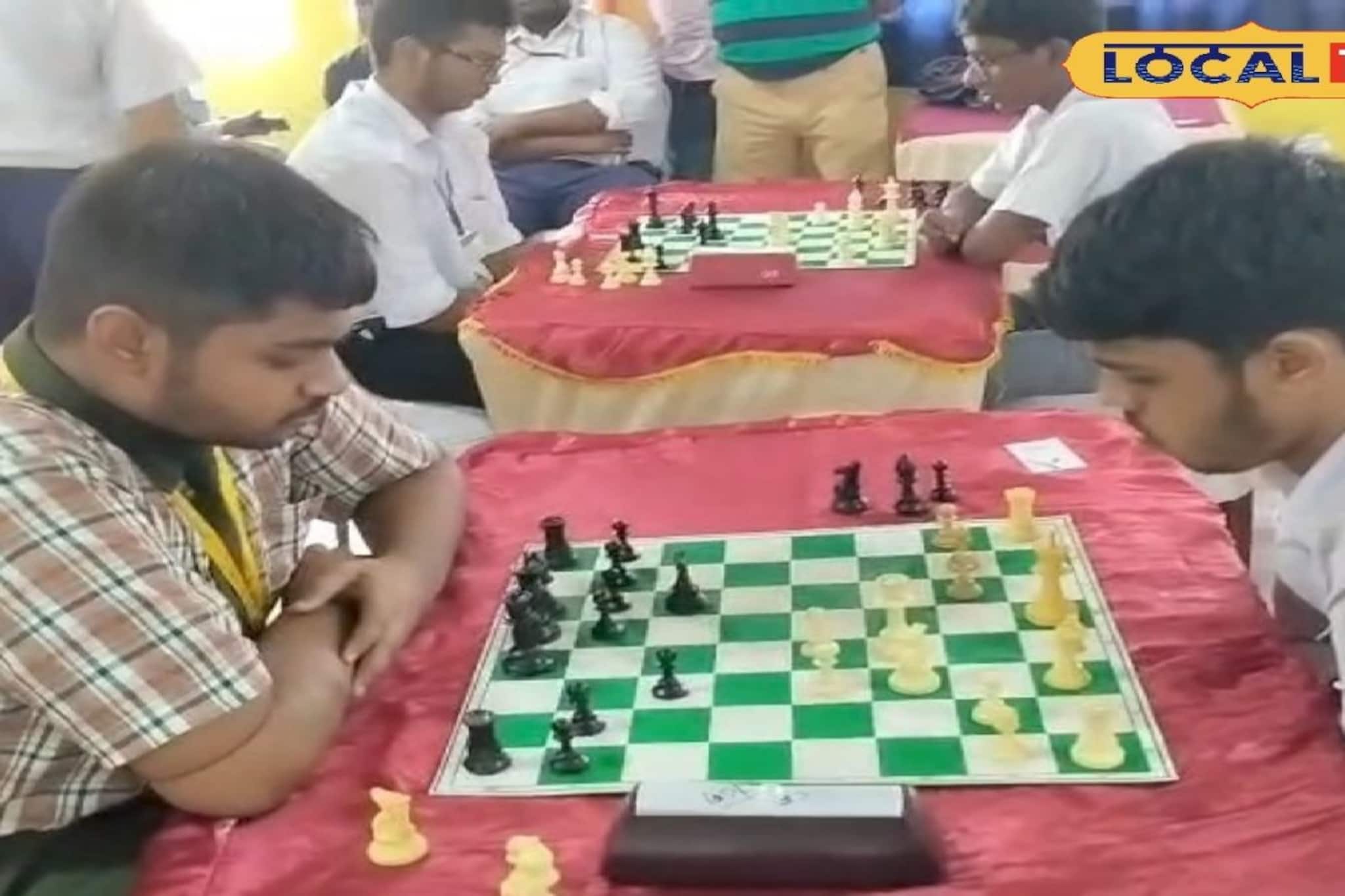 বারুইপুরে দাবা প্রতিযোগিতার বিরাট আয়োজন! রুদ্ধশ্বাস লড়াইয়ে মুখোমুখি স্কুল পড়ুয়ারা