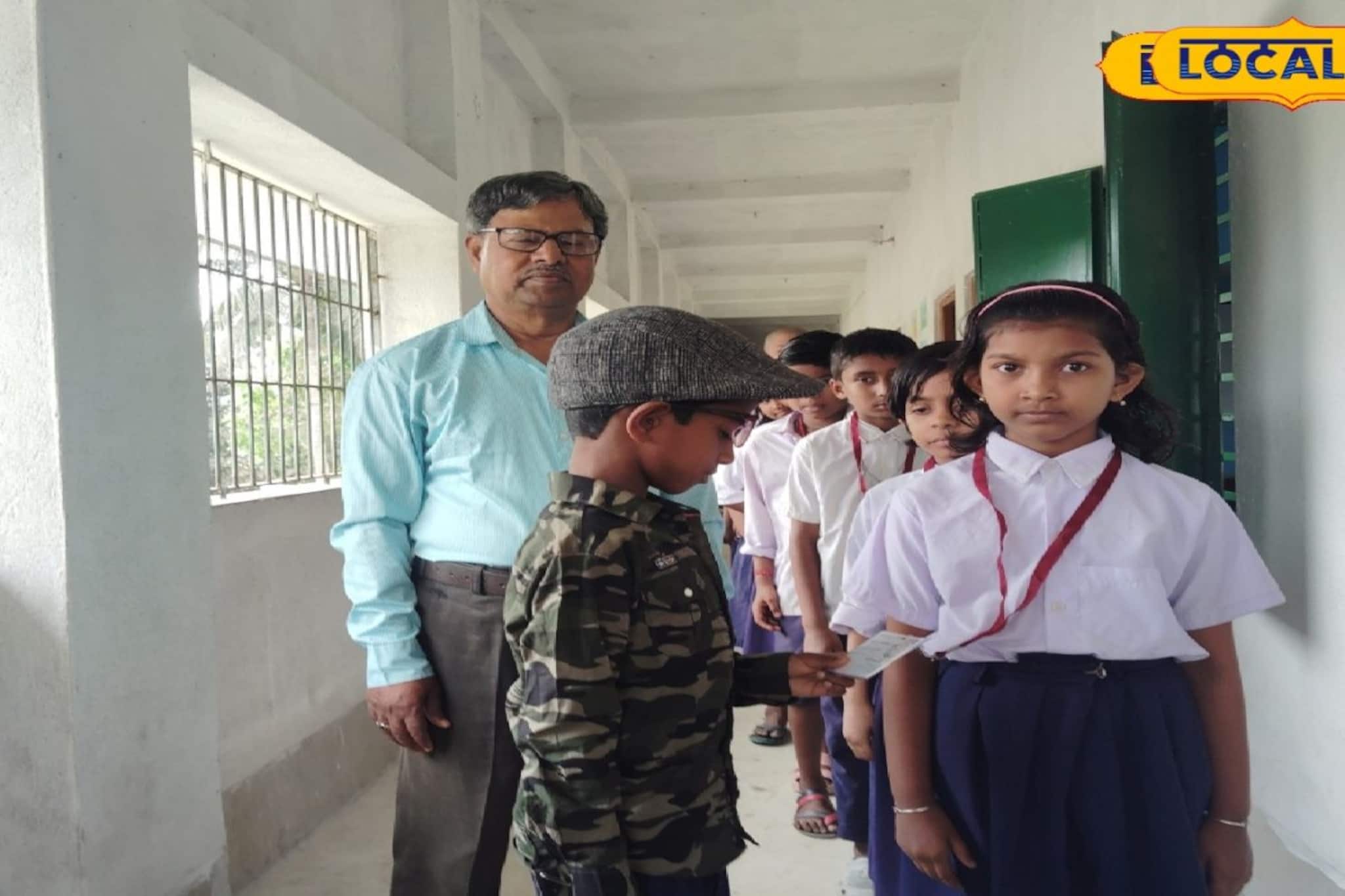 মথুরাপুরের কেন্দ্রীয় বাহিনীর নিরাপত্তা বেষ্টনীতে চলছে ভোটগ্রহণ, খুদে পড়ুয়াদের প্রথম নির্বাচন মথুরাপুরের কেন্দ্রীয় বাহিনীর নিরাপত্তা বেষ্টনীতে চলছে ভোটগ্রহণ, খুদে পড়ুয়াদের প্রথম নির্বাচন