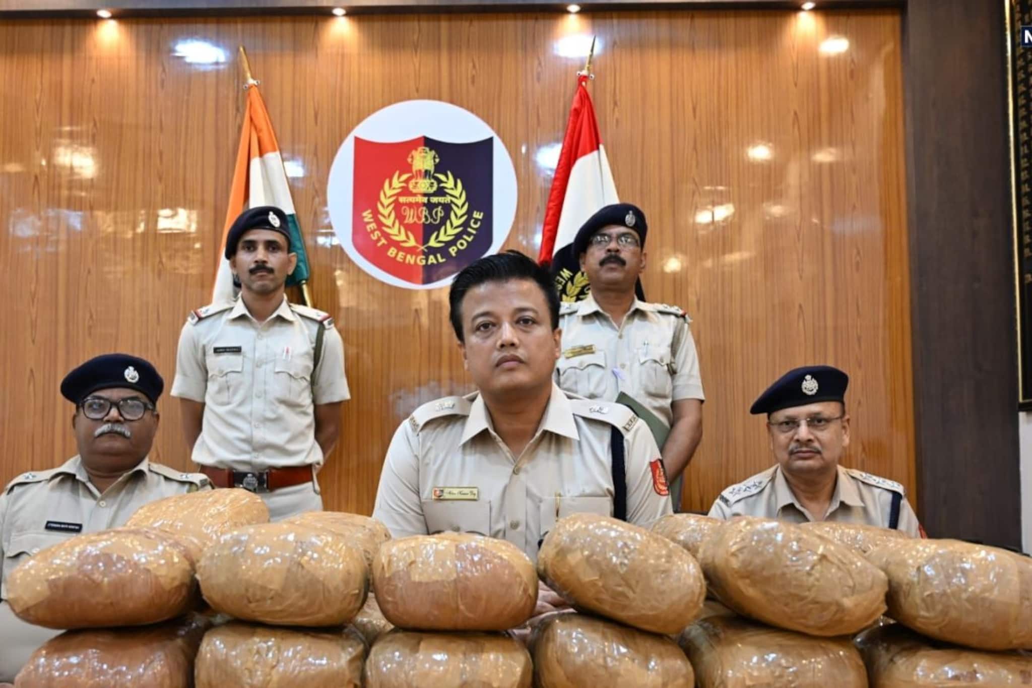 হলদিয়া স্টেশন থেকে ২০ কেজি গাঁজা উদ্ধার! গাঁজা-সহ দুজনকে গ্রেফতার করল রেল পুলিশ! হলদিয়া স্টেশন থেকে ২০ কেজি গাঁজা উদ্ধার! গাঁজা-সহ দুজনকে গ্রেফতার করল রেল পুলিশ!